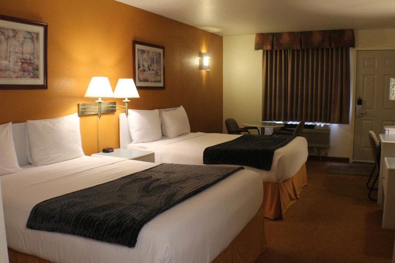 R&R Inn & Suites, Camrose, Canada