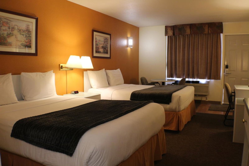 R&R Inn & Suites, Camrose, Canada