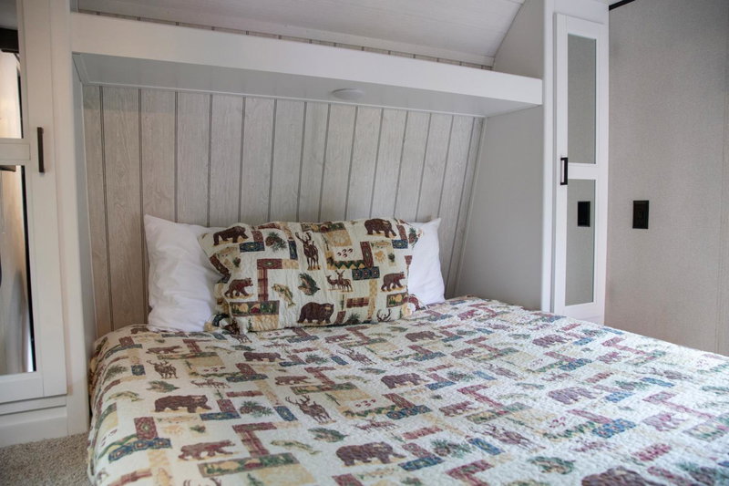 Jasper Gates Resort, Brule Mines, Canada