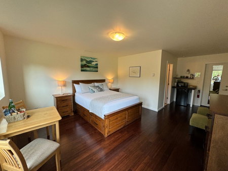 Liahona Guest House, Ucluelet, Canada