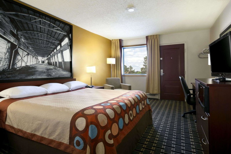 Super 8 by Wyndham Fox Creek, Fox Creek, Canada