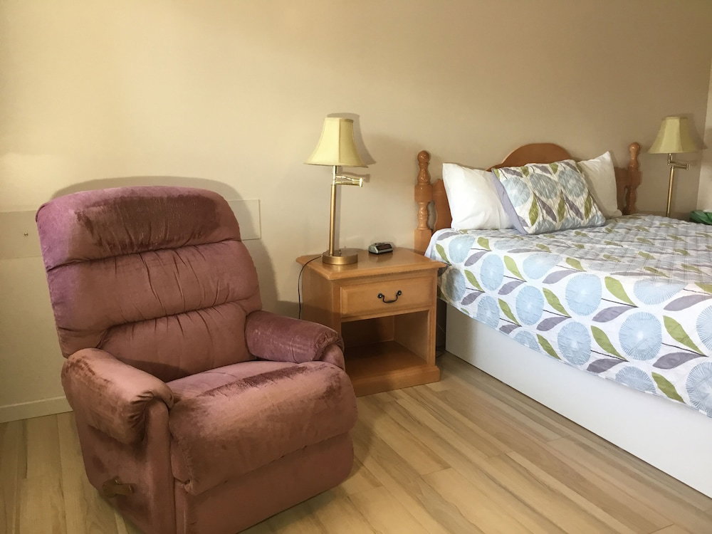 La Roma Motel, Канада