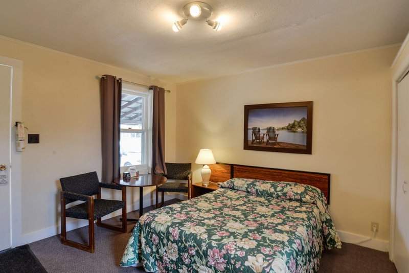 Oakwood Motel, Gravenhurst, Canada