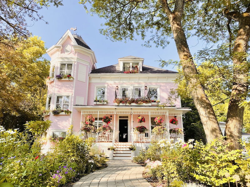 Maison Rose, Hudson, Canada