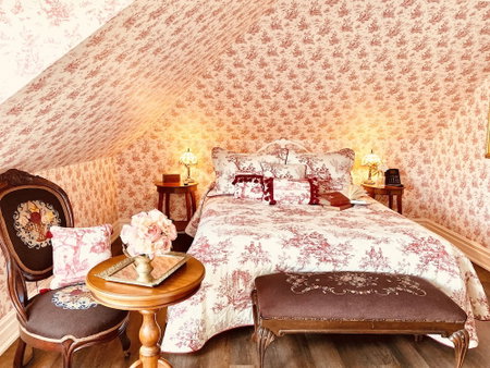 Maison Rose, Hudson, Canada