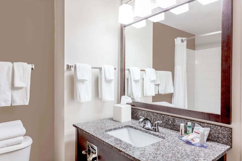 Super 8 by Wyndham Prince Albert, Prince Albert, Canada