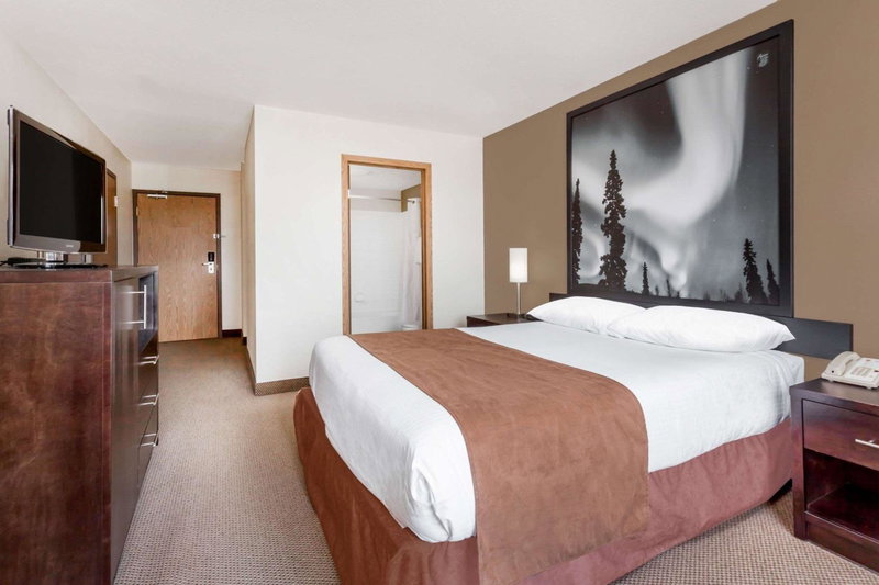 Super 8 by Wyndham Prince Albert, Prince Albert, Canada