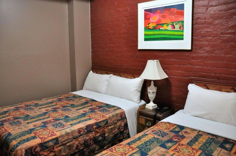 Hotel Ste-Catherine, Montréal, Canada