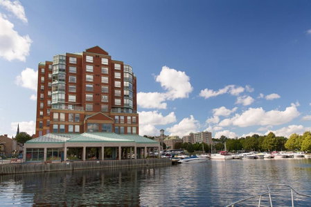 Sir Isaac Brock B&B Luxury Suites, Brockville, Canadá