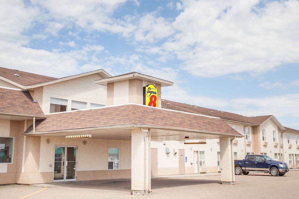 Hotel · Super 8 by Wyndham Meadow Lake, Meadow Lake