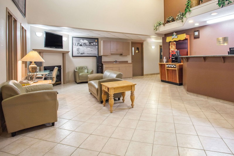 Super 8 by Wyndham Meadow Lake, Meadow Lake, Canada