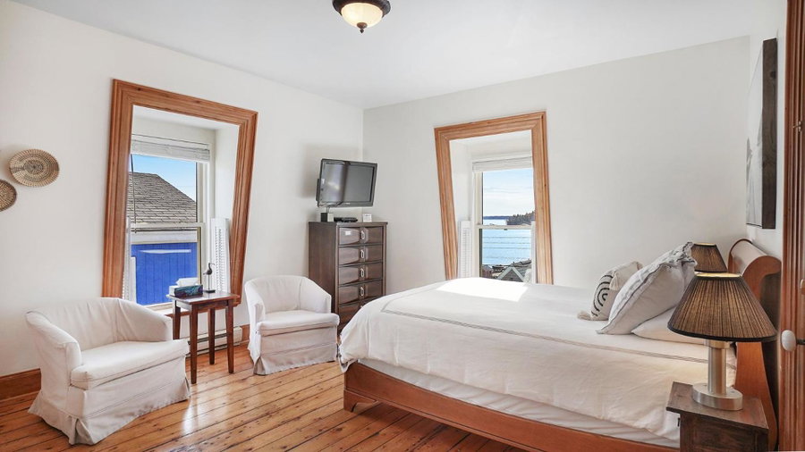 Sail Inn Lunenburg, Lunenburg, Canada