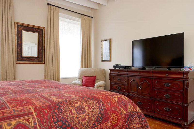 Cheltenham Suites, Caledon, Canada