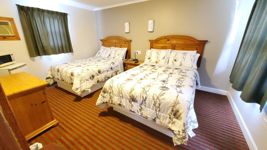 Knights Inn Colonial Fireside Inn, Pembroke, Canadá