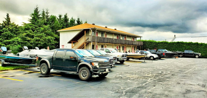 Knights Inn Colonial Fireside Inn, Pembroke, Canadá