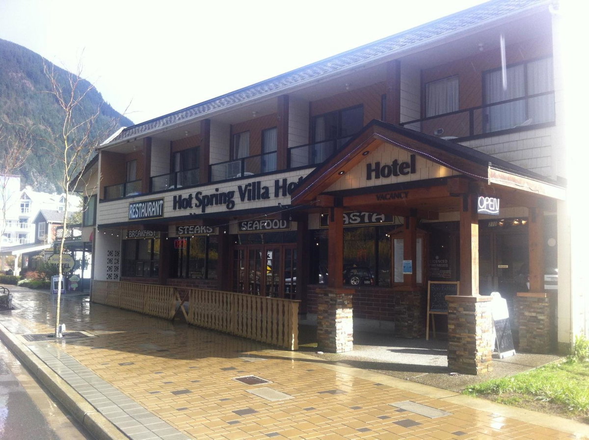 Hotel · Spring Villa Hotel, Harrison Hot Springs