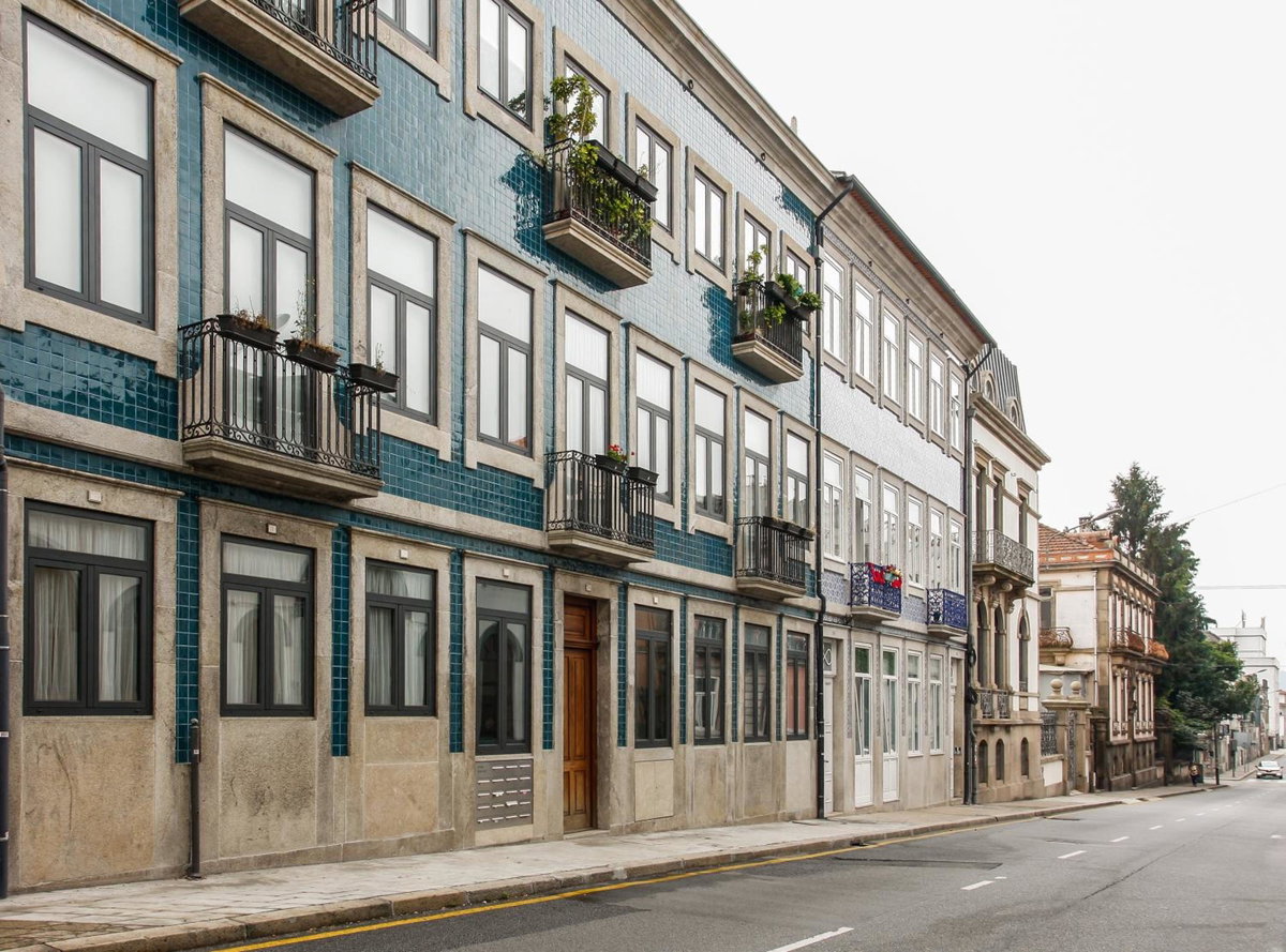 Lux Downtown, Portugal