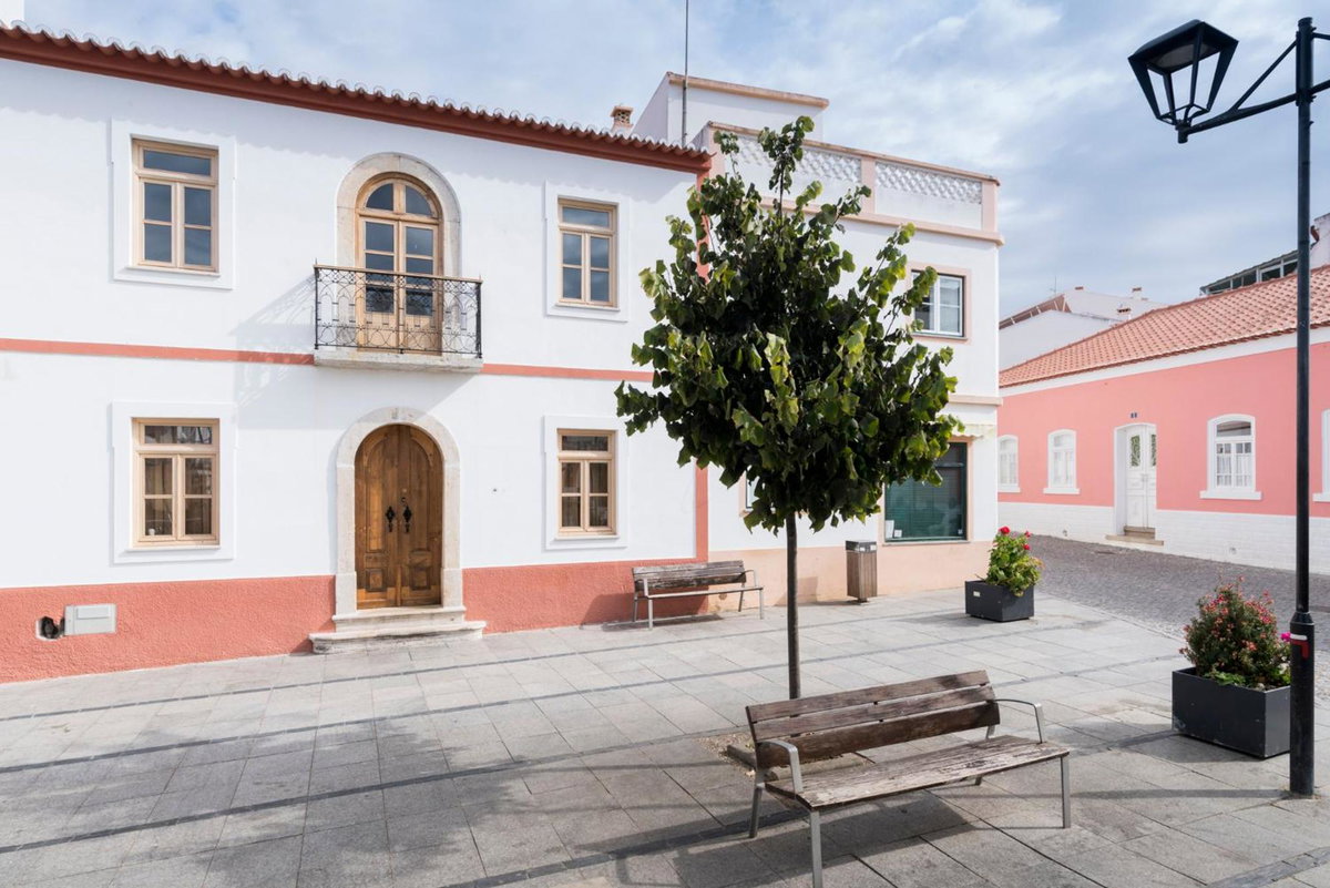 Отель · Bohemian Antique Guesthouse, Odeceixe