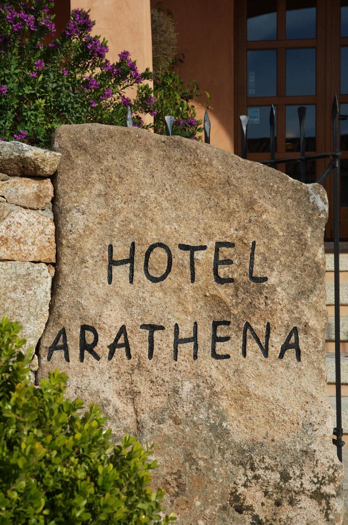 Hotel · Hotel Arathena, San Pantaleo