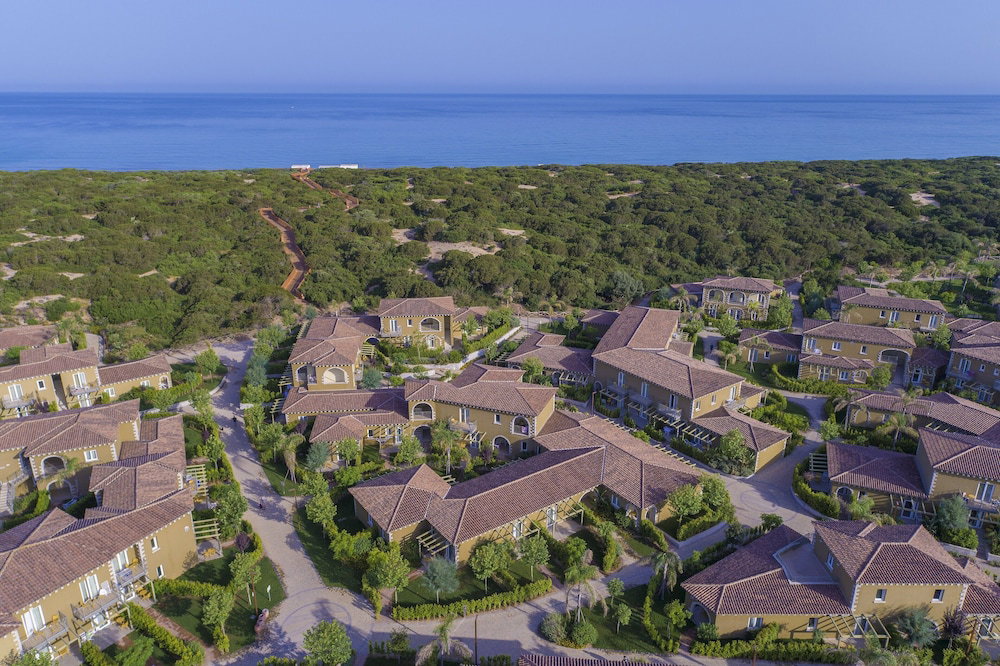 Hôtel · Is Serenas Badesi Resort, Badesi