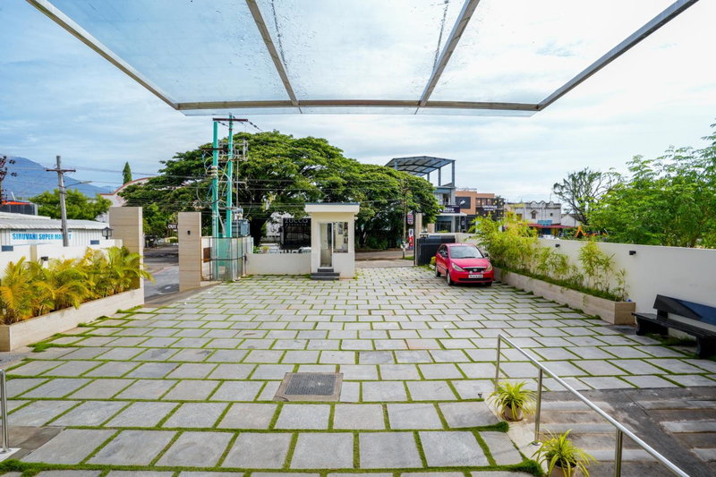 Sree Bharat Residency, Alāndurai, India