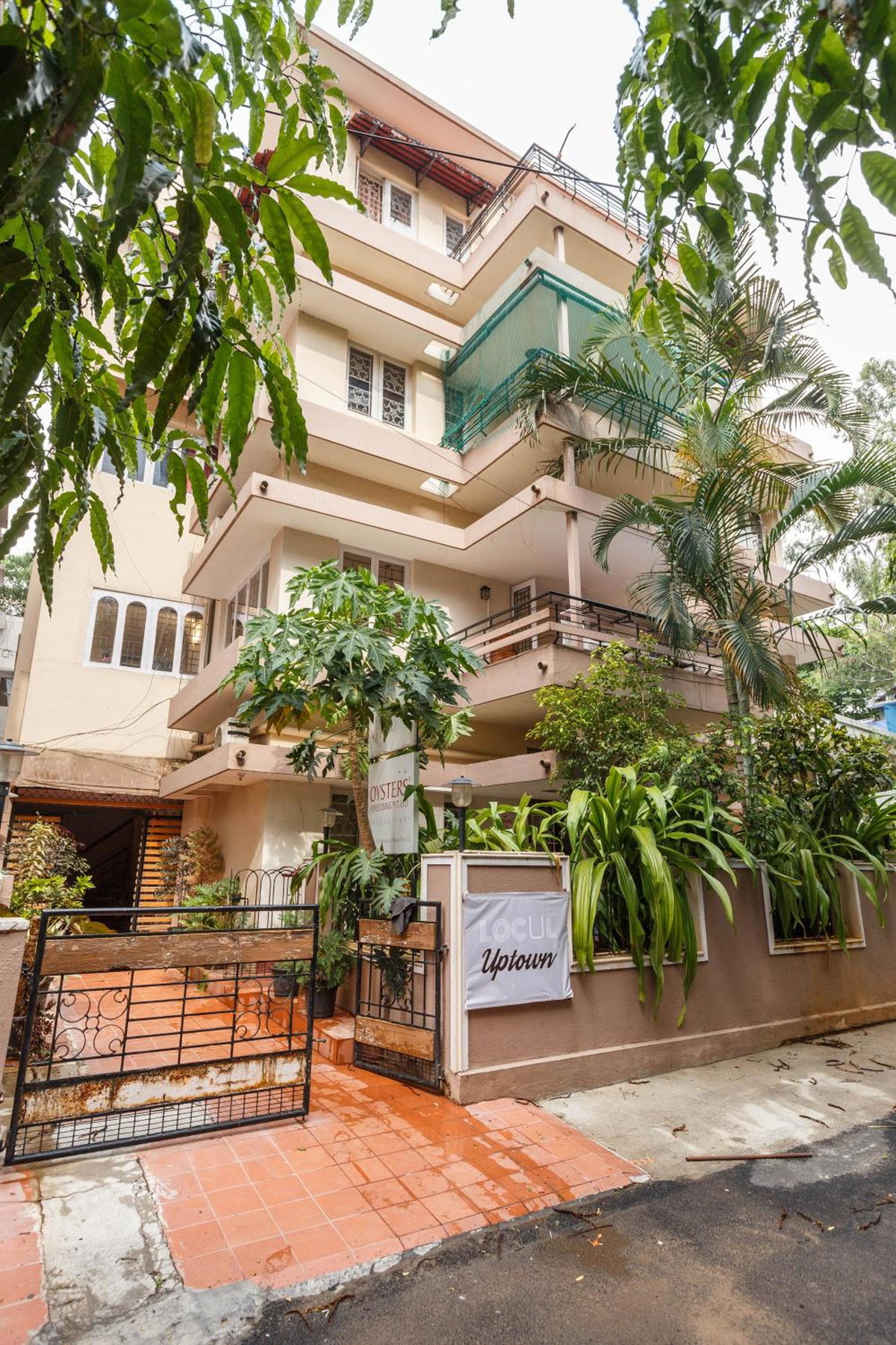 Hotel · Locul Uptown - Near Bangalore Palace Grounds, Bangalore