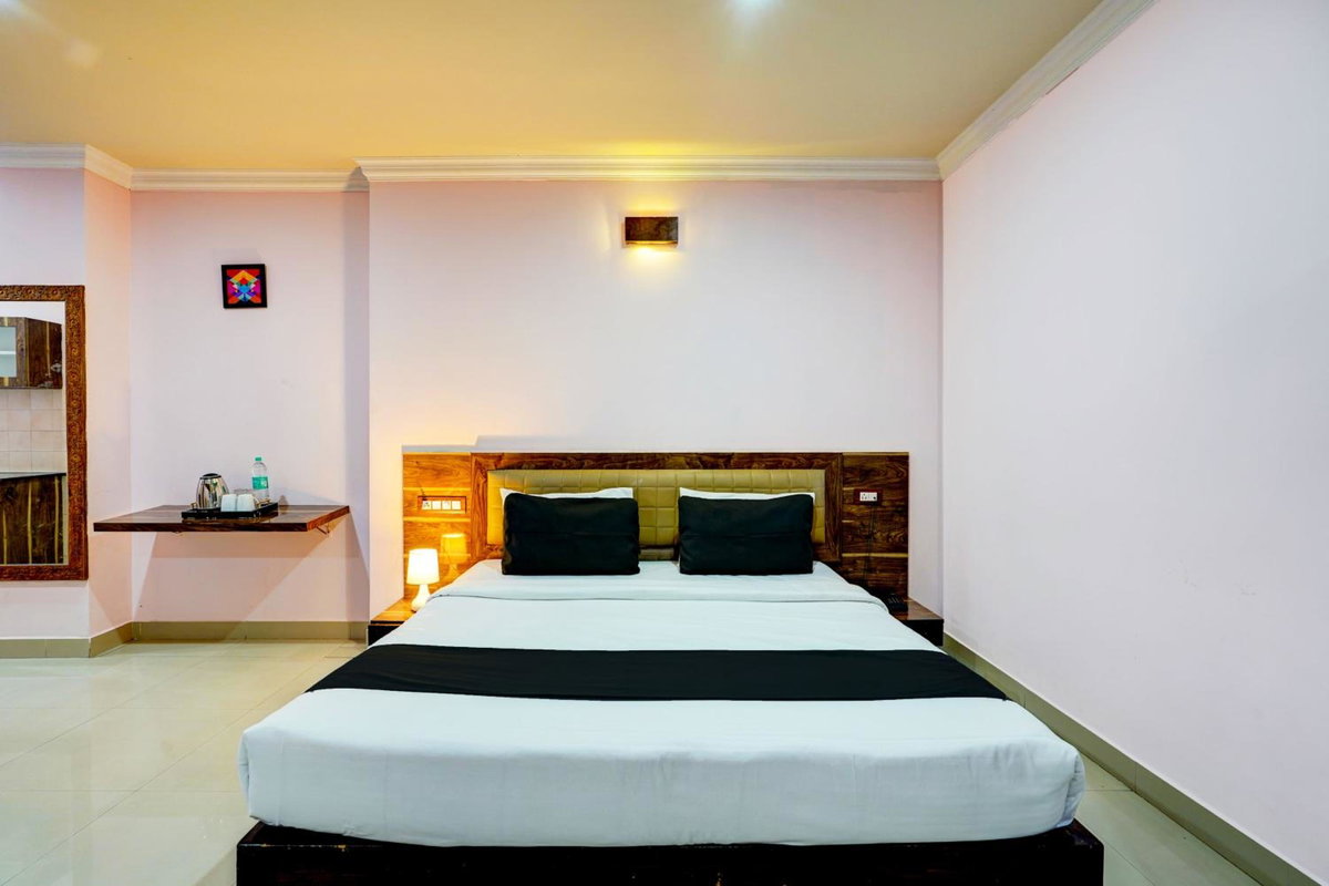Hotel · Super Townhouse MG Road Near Commercial Street, Bengaluru