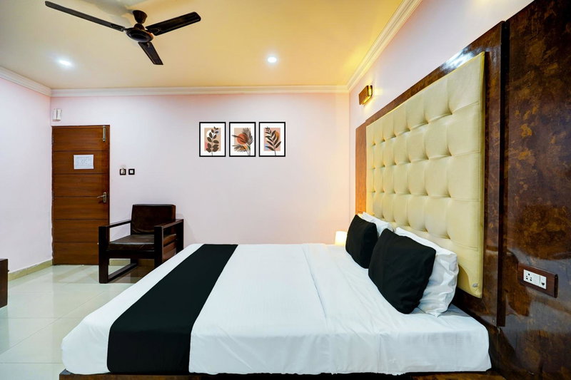 Super Townhouse MG Road Near Commercial Street, Bangalore, India