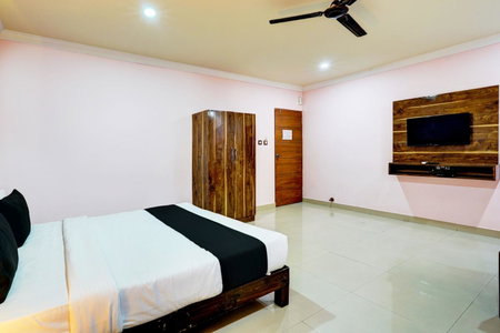 Super Townhouse MG Road Near Commercial Street, Bangalore, India