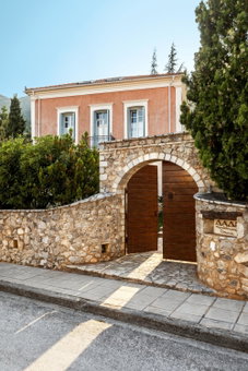 Archontiko Parnassus Dadi, Amfiklia, Greece