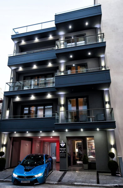 Diamond City Living, Drama, Greece