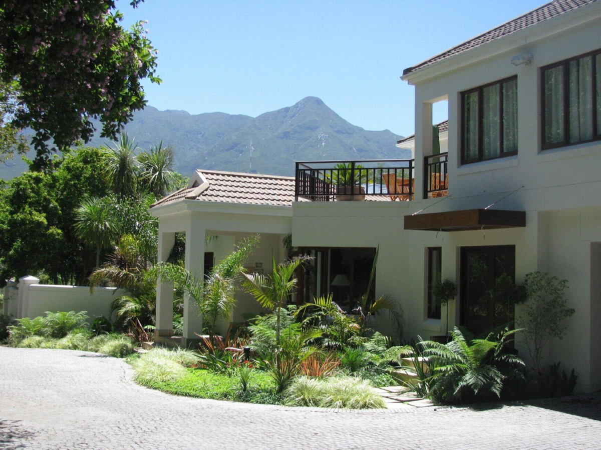Hotel · Cherry Berry Guest House, George