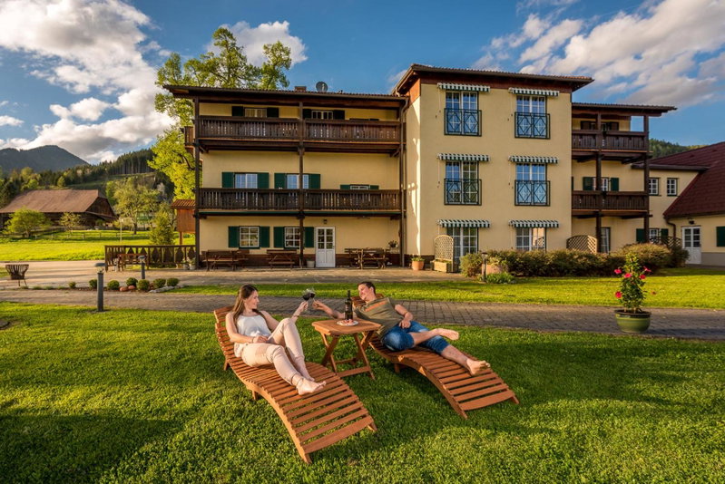 Ferienwohnungen Hotel Garni Dörflerwirt, Aflenz Kurort, Austria