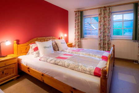 Ferienwohnungen Hotel Garni Dörflerwirt, Aflenz Kurort, Austria