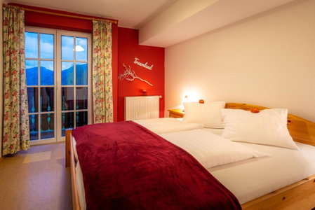Ferienwohnungen Hotel Garni Dörflerwirt, Aflenz Kurort, Austria