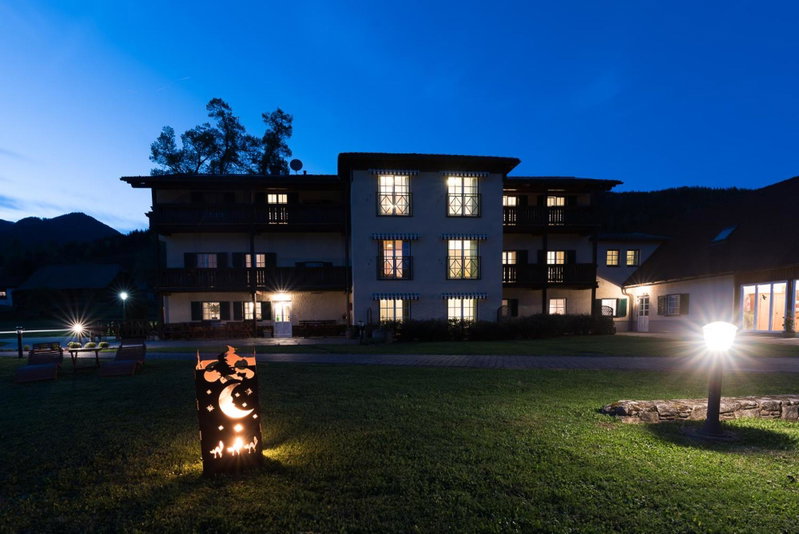 Ferienwohnungen Hotel Garni Dörflerwirt, Aflenz Kurort, Austria