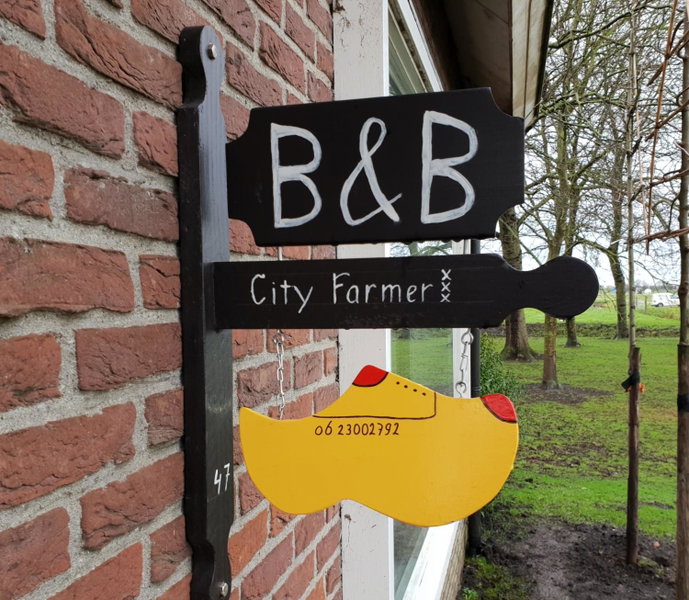 Bikes and Breakfast, City Farmer Amsterdam a Guesthouse with Free Parking, Amsterdam, Нидерланды