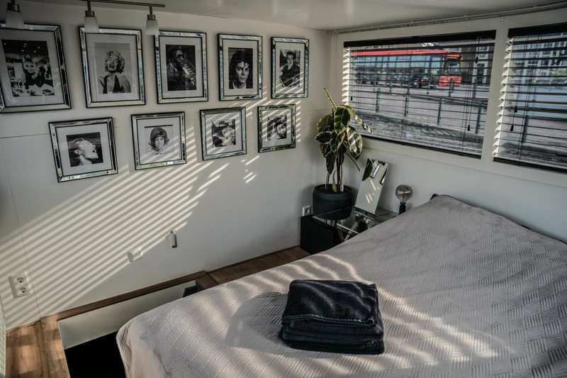 Houseboat-Amsterdam, Amsterdam, Нидерланды