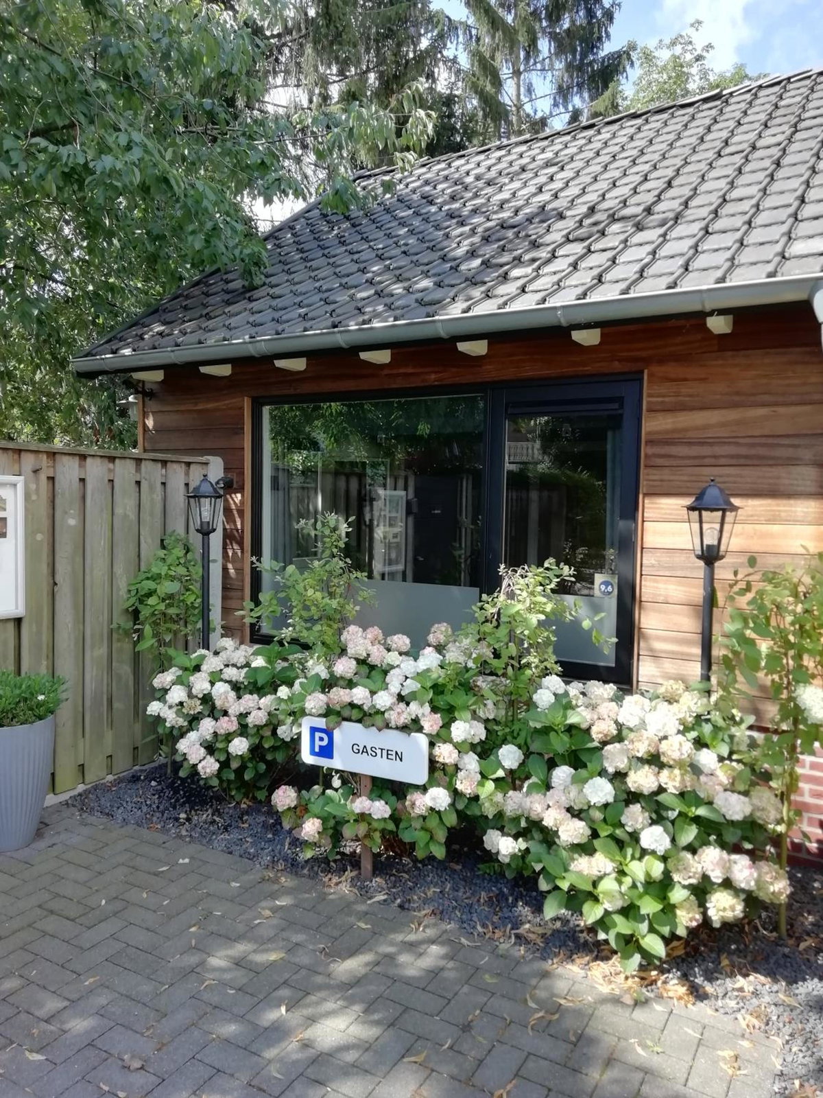 Hotel · B & B Chawe, Enschede