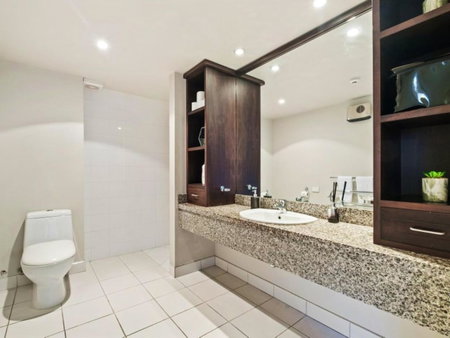 Lakeside Living - Modern 2-Bedroom Apartment, Queenstown, New Zealand