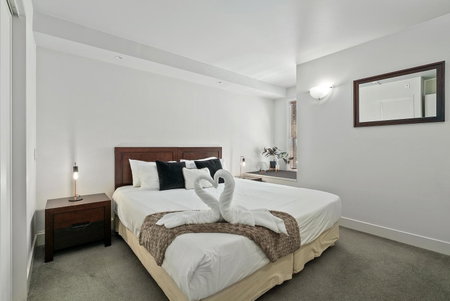 Lakeside Living - Modern 2-Bedroom Apartment, Queenstown, New Zealand
