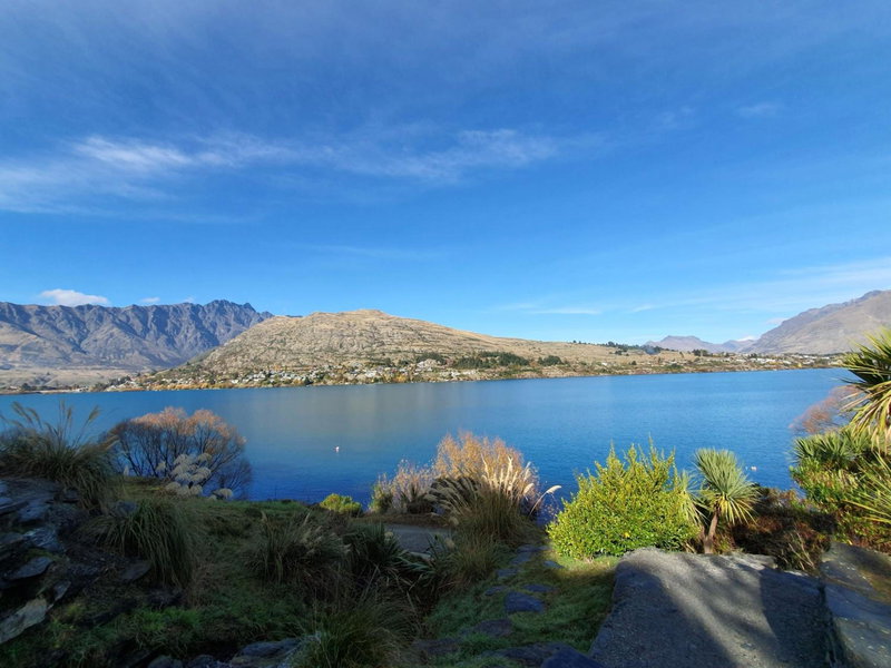 Lakeside Living - Modern 2-Bedroom Apartment, Queenstown, New Zealand