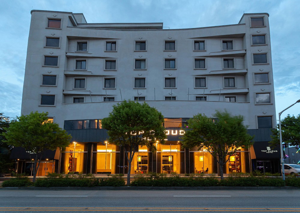 Hotel · Topcloud Hotel Iksan, Iksan