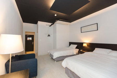 Canvas Black Guesthouse, Busan, Южная Корея