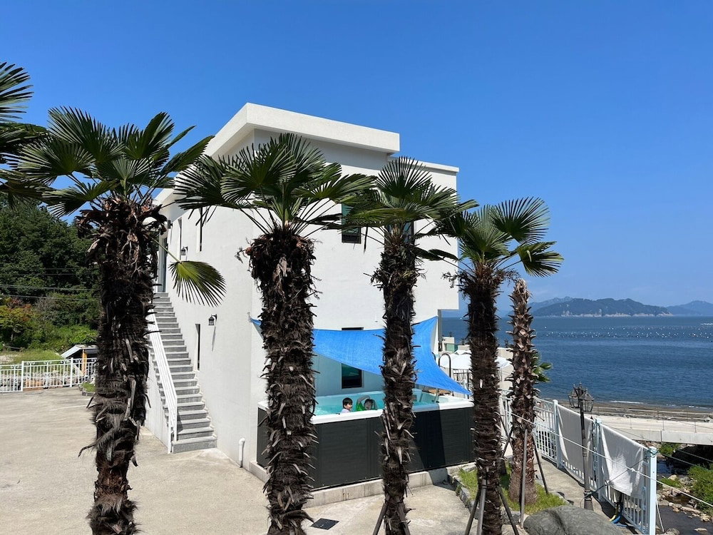 Lim Sea Side Poolvilla Pension, 대한민국