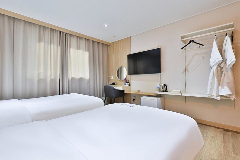 The First Hotel, Changwon, 대한민국