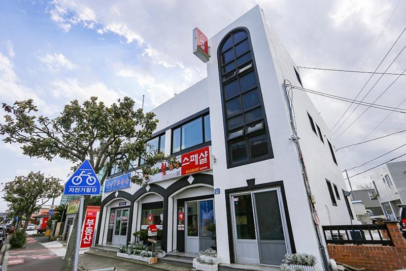 Jeju Special Pension, 대한민국