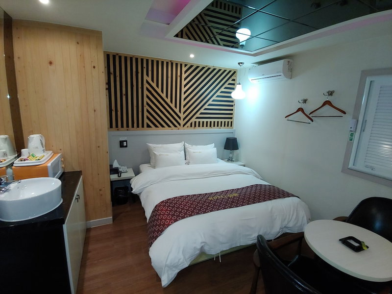 Apple Drive-in Motel, Yeoju, South Korea