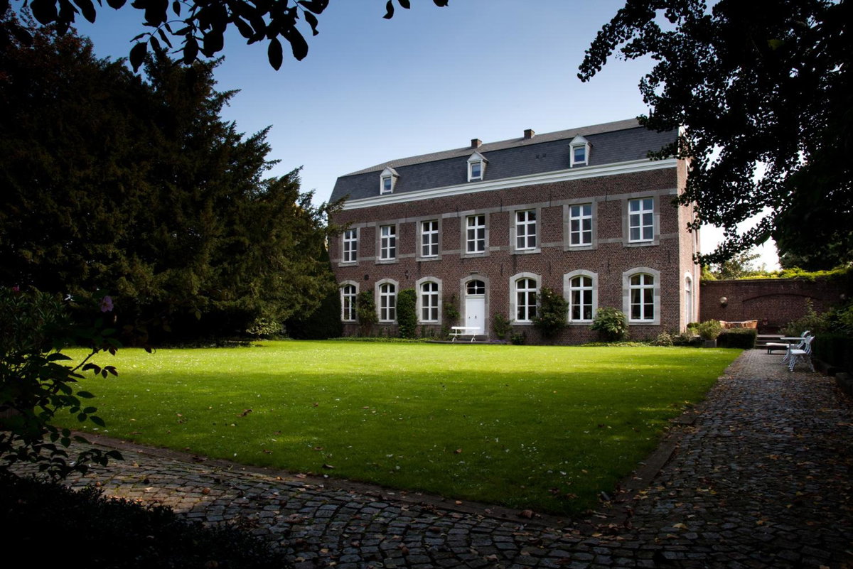 Отель · B&B Het Agnetenklooster, Maaseik
