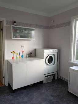 Lovely, spacious apartment with free parking, Sandviken, Sweden